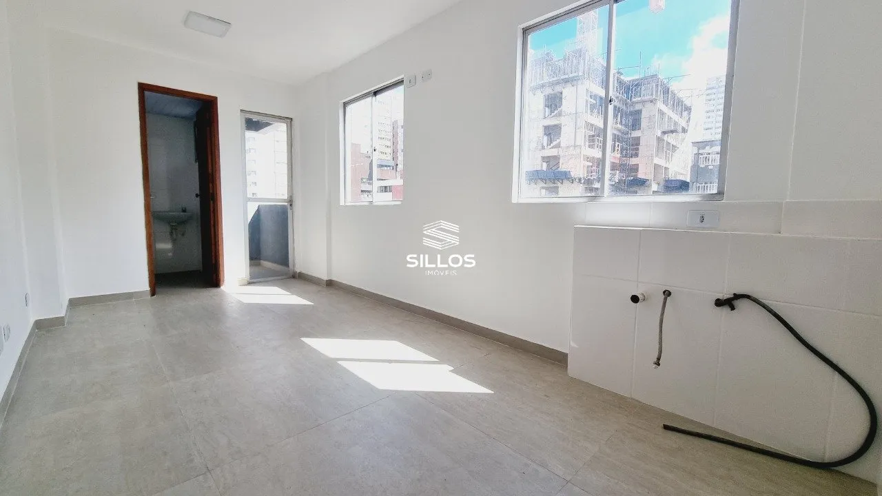 Studio Reformado à venda no Centro de Curitiba