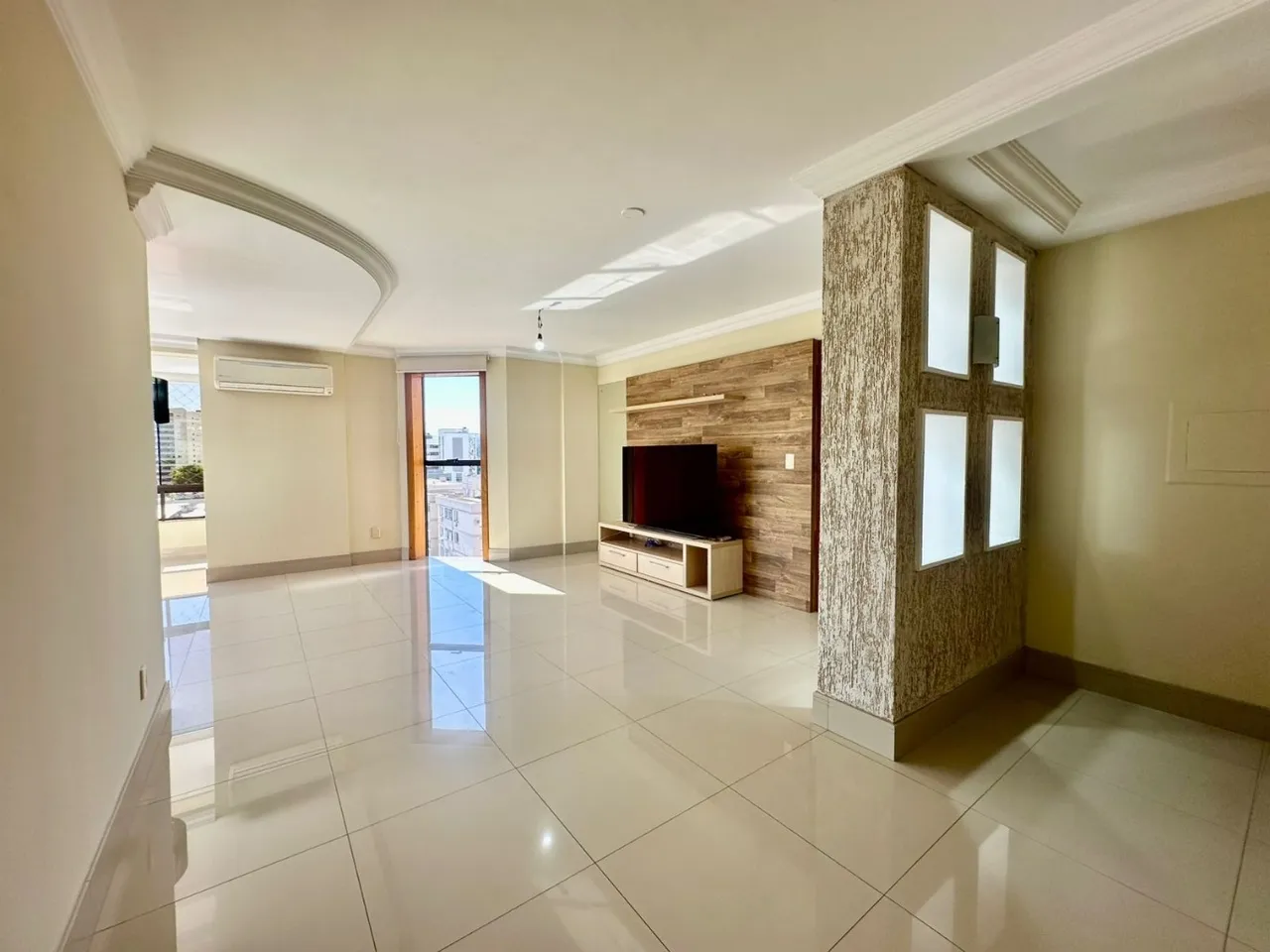 Excelente Apartamento à venda no Centro de Canoas - Semi mobiliado.