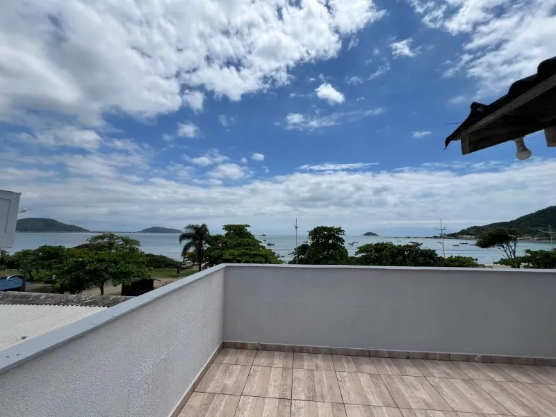 Apartamento 02 quartos Frente ao Mar na Praia da Enseada - SC