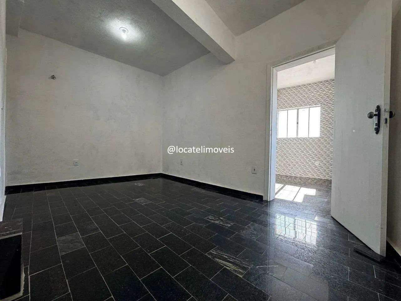 imóvel Comercial com Dois Pavimentos no Bairro Bonsucesso - Foto 2
