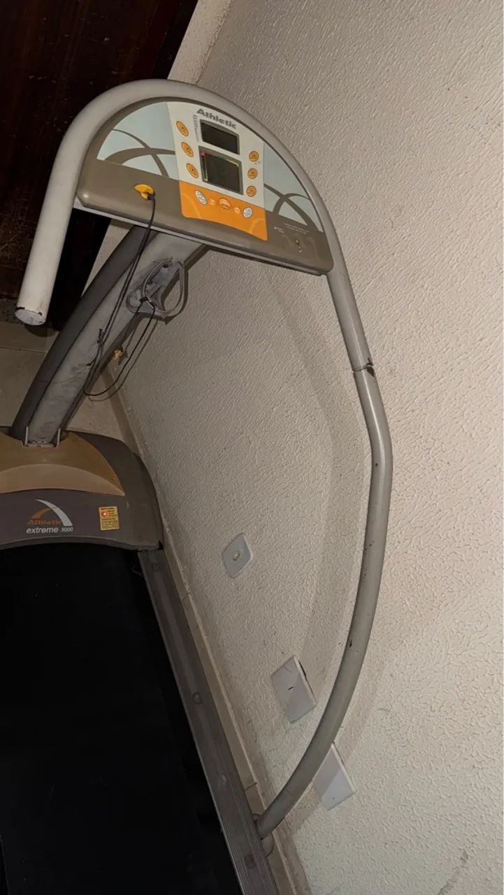 Esteira Athletic Extreme 3000 até 150 quilos