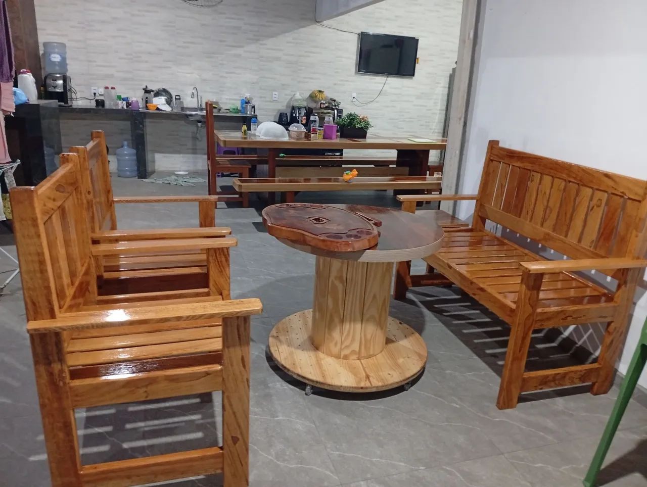 Jogo de sofás de madeira angelim pedra  - Foto 3