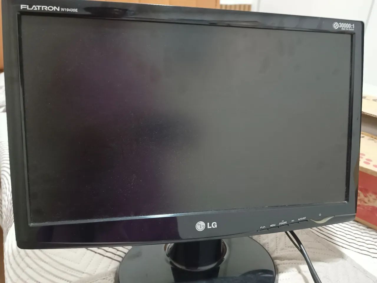 Monitor Flatron 18,5 polegadas. 47 cm. Funcionando perfeitamente, tela intacta. - Foto 3