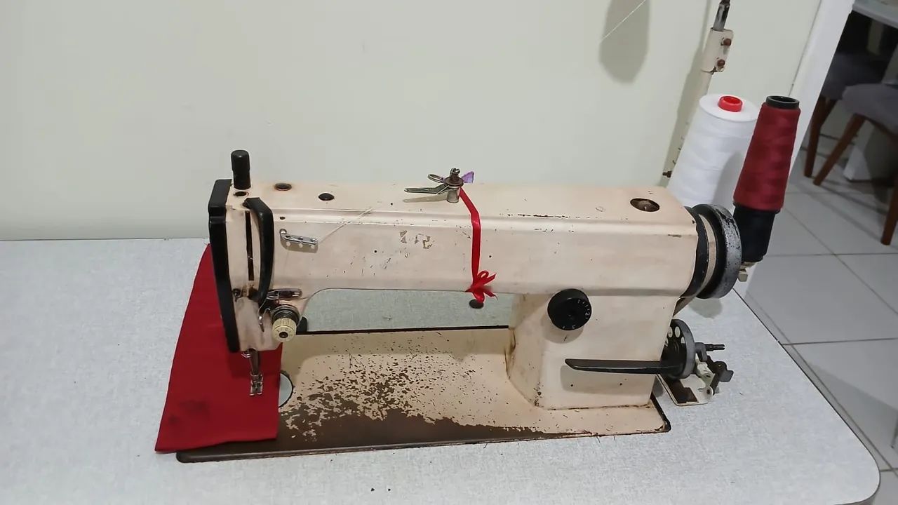 Máquina de costura industrial JIN SHI com mesa64840794235907123