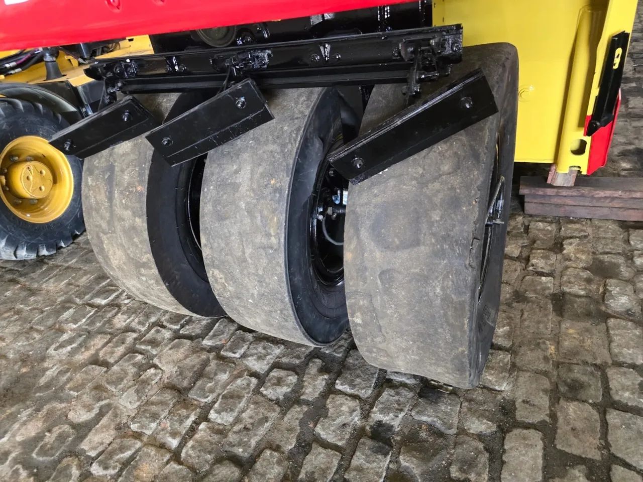 Rolo compactador Dynapac CP 224 - Foto 5