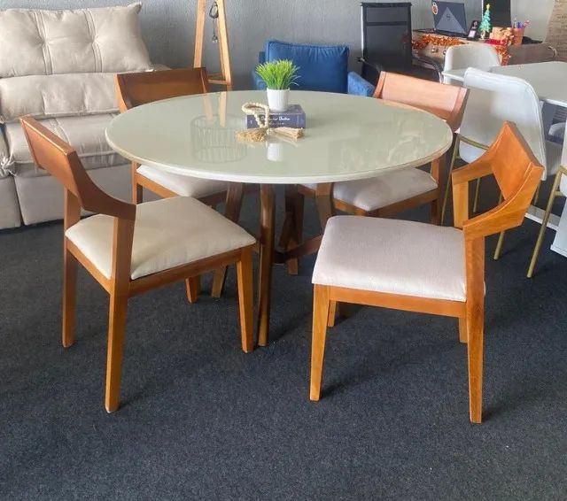 Mesa de Jantar Redonda Fantini com 4 cadeiras Conquista 120x120