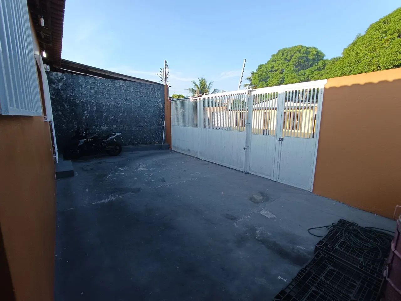 //Casa com 3 Qrts - edícula e garagem no Cj Arco Íris - Foto 3
