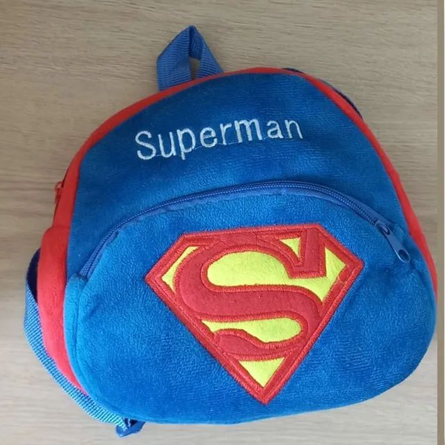 Mochila Infantil do Super Man 22x22x7cm Usada Ótimo Estado - Foto 5