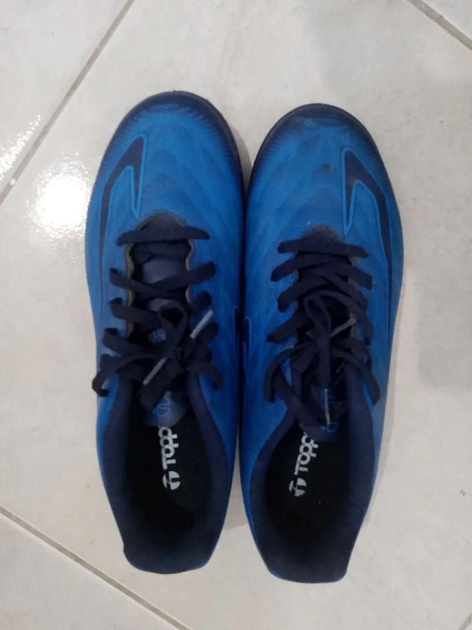 Chuteira Azul Topper - Perfeita para Futebol!