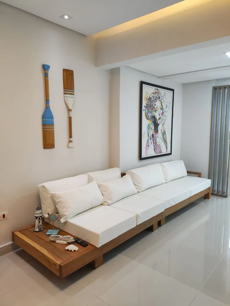 Sofá Modular de Madeira com Design Moderno