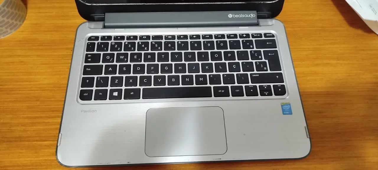 HP notebook with defective screen, it's scratched64312622465667122