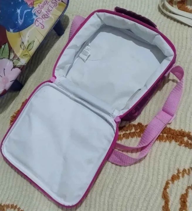 Mochila com rodinhas, lancheira e bolsa d brinde - Foto 4