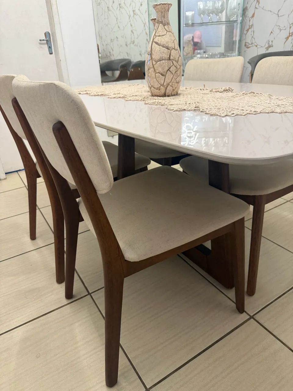 Selling or exchanging a high-end wooden dining table with 4 chairs, nearly brand new