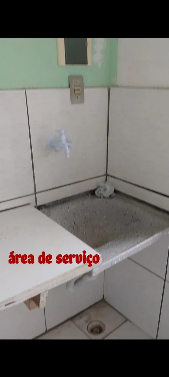 Fica no parque São Cristóvão próximo ao posto BR da estrada velha