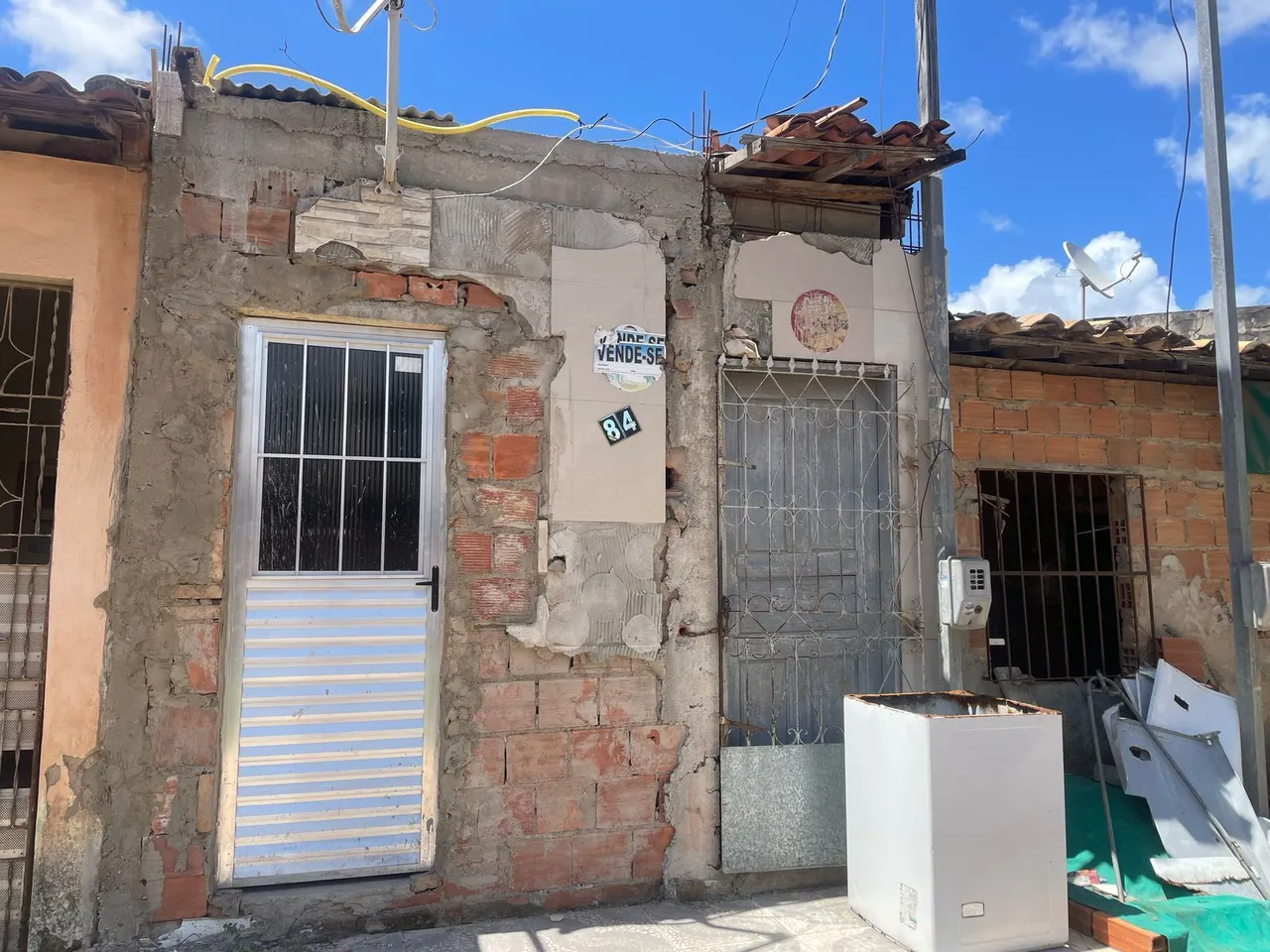 Vende-se ou troca-se , por carro por carro aberto .