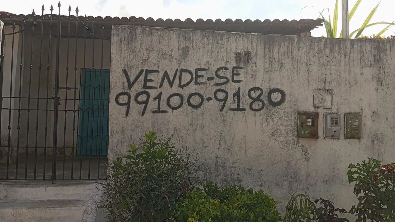Vendo 150 mil são 2 casa tem conversa fica no largo da aparecida na Jabotiana 