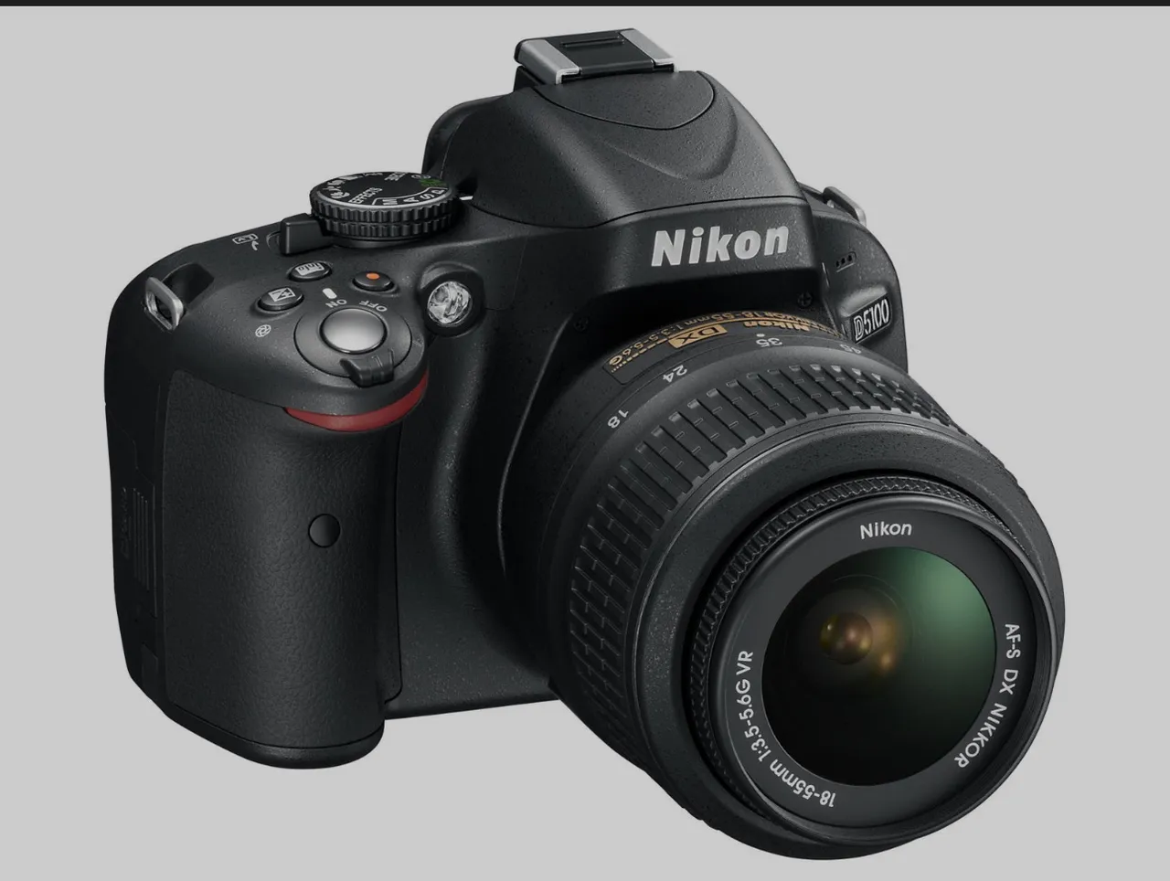 Câmera DSLR Nikon D5100 com Lente 18-55mm