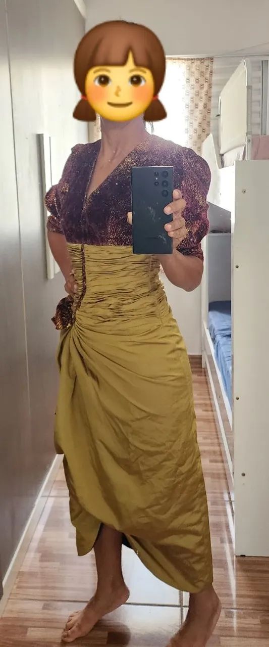 Vestido Dourado com Detalhes em Veludo vintage retrô
