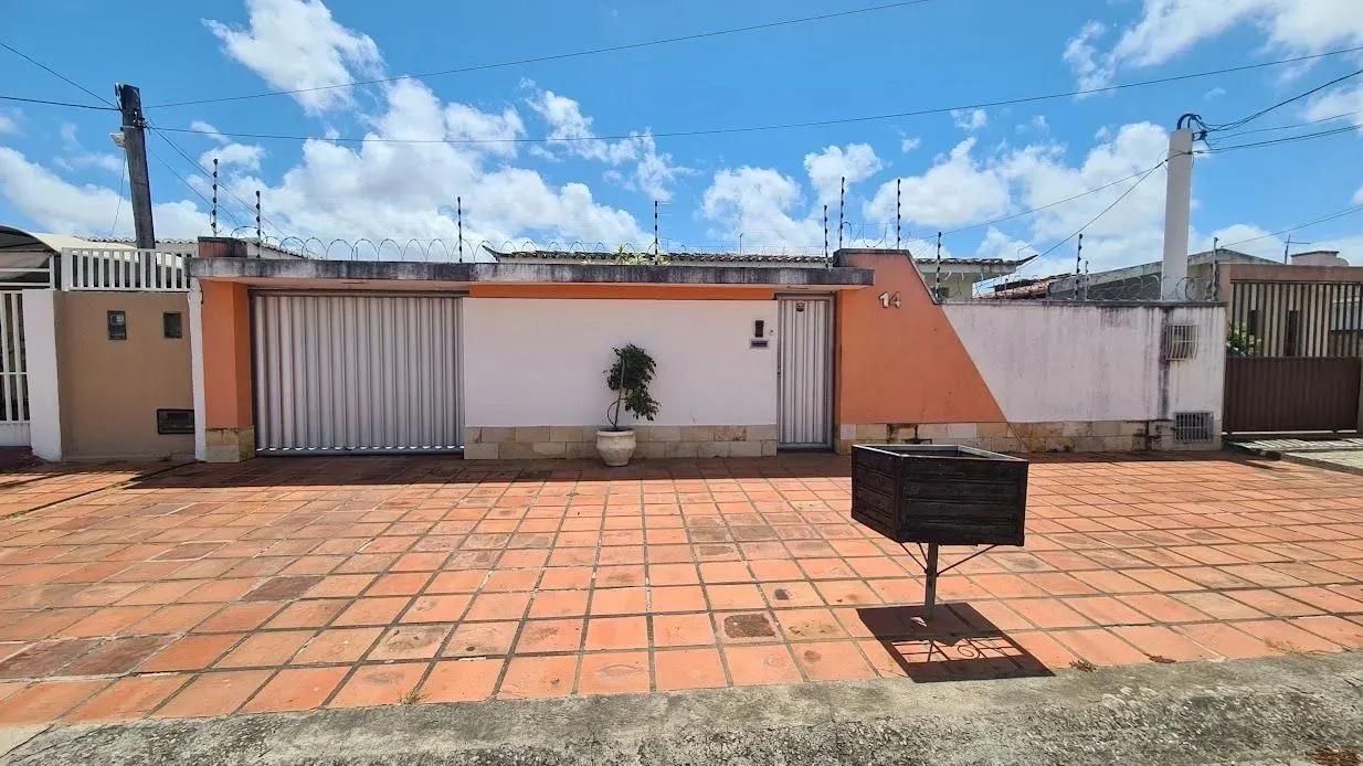 Casa com 4 quartos sendo 2 suítes à venda, 183 m² - na Cohabinal em Parnamirim/RN