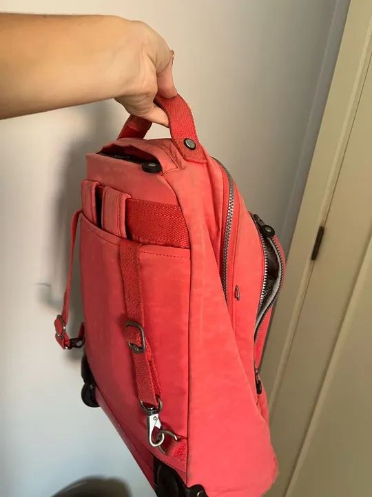 Mochila rosa Kipling original com rodinhas  - Foto 2