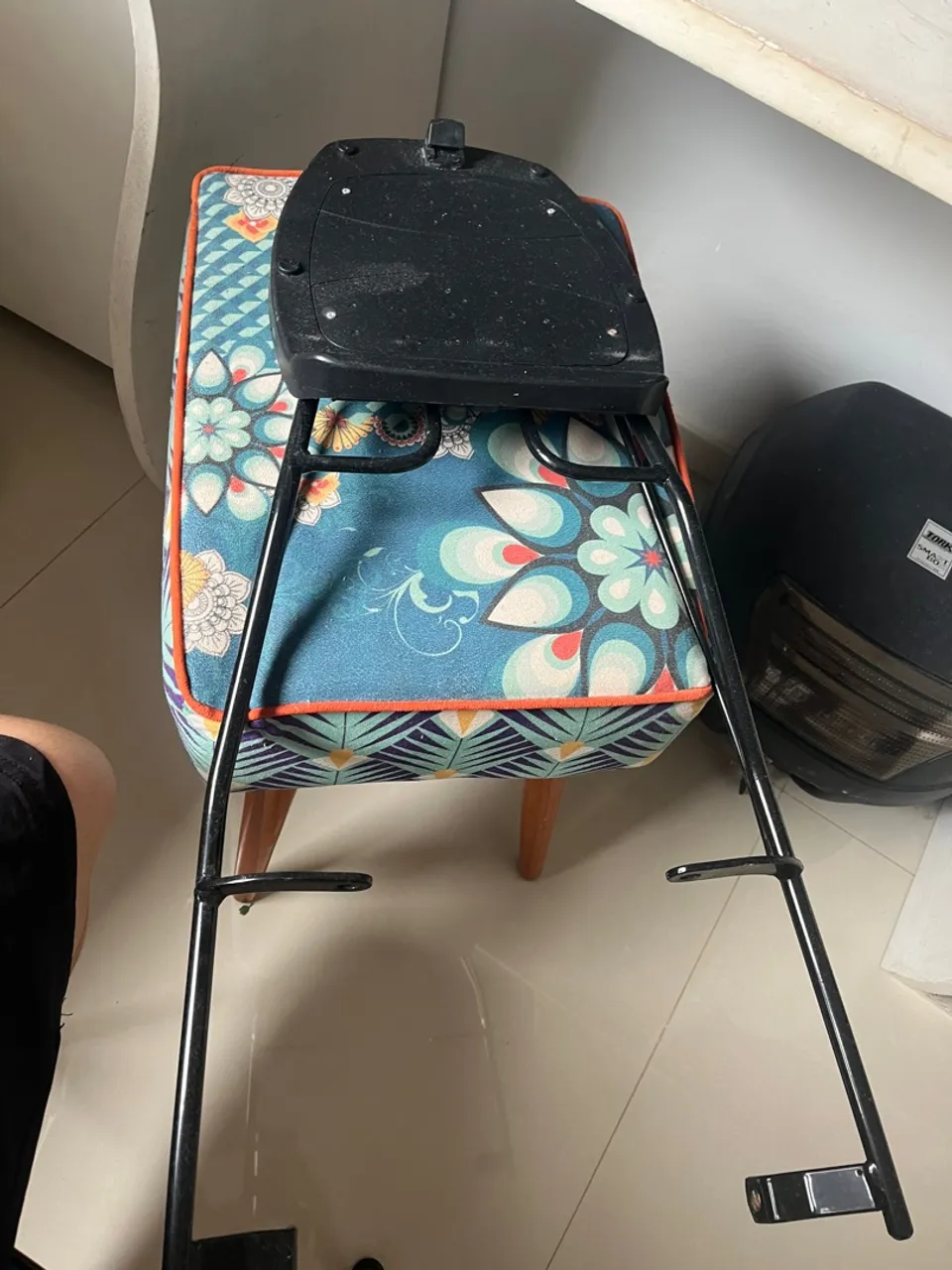 Churrasqueira e baú para moto pop perfeito estado