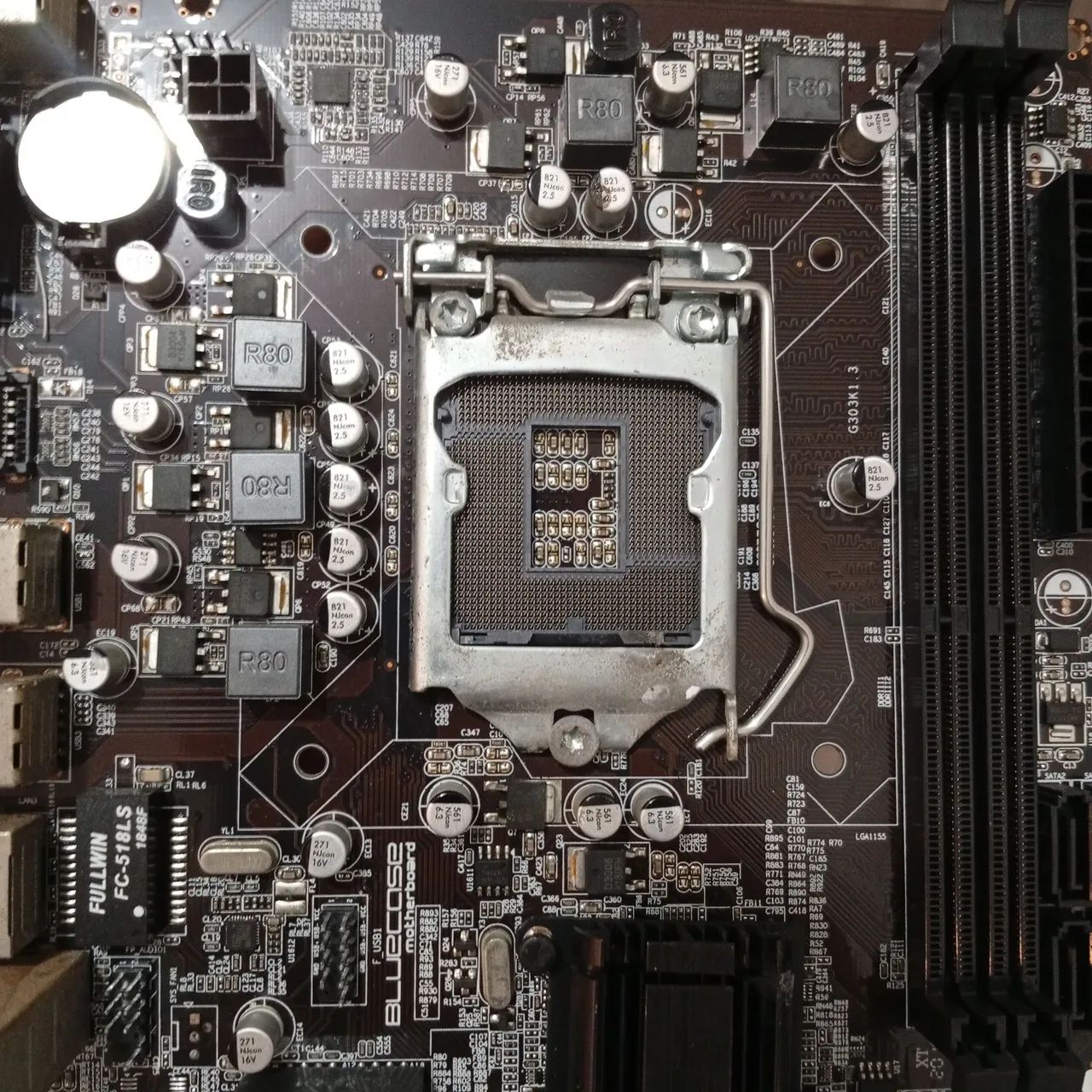 Placa-Mãe Bluecase H81 Intel LGA1150 para conserto ou retirar peça - Foto 2