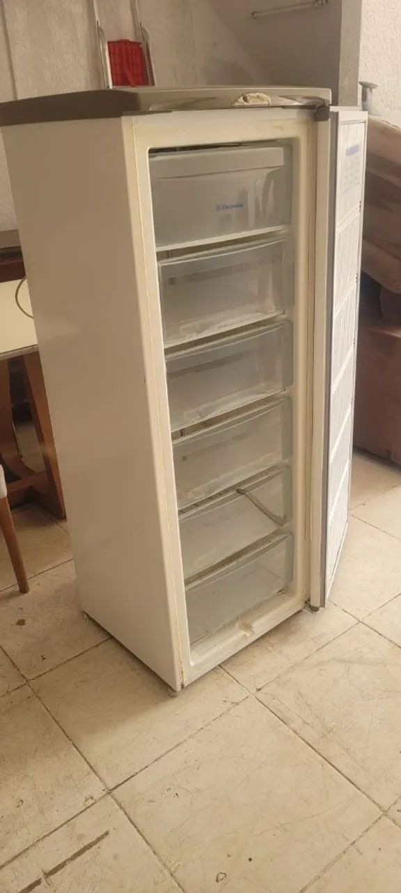 Freezer vertical Electrolux conservado - Foto 2