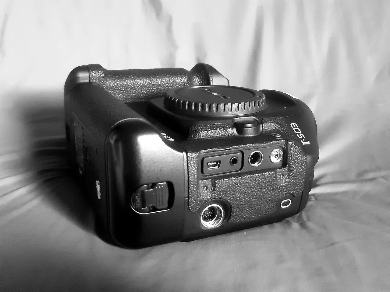 Câmera Canon EOS 1D Mark III   - DSLR Profissional - Foto 5