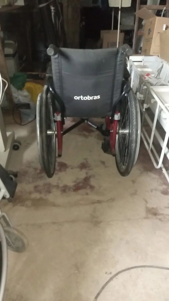 Cadeira de rodas em Alumínio, Dobrável rodas destacáveis ótimo estado, bem conservada - Foto 4