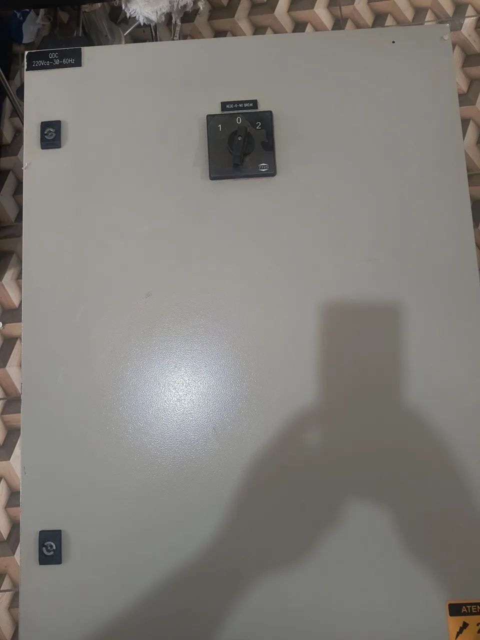Quadro de transferência manual para no break ou geradores - Foto 3