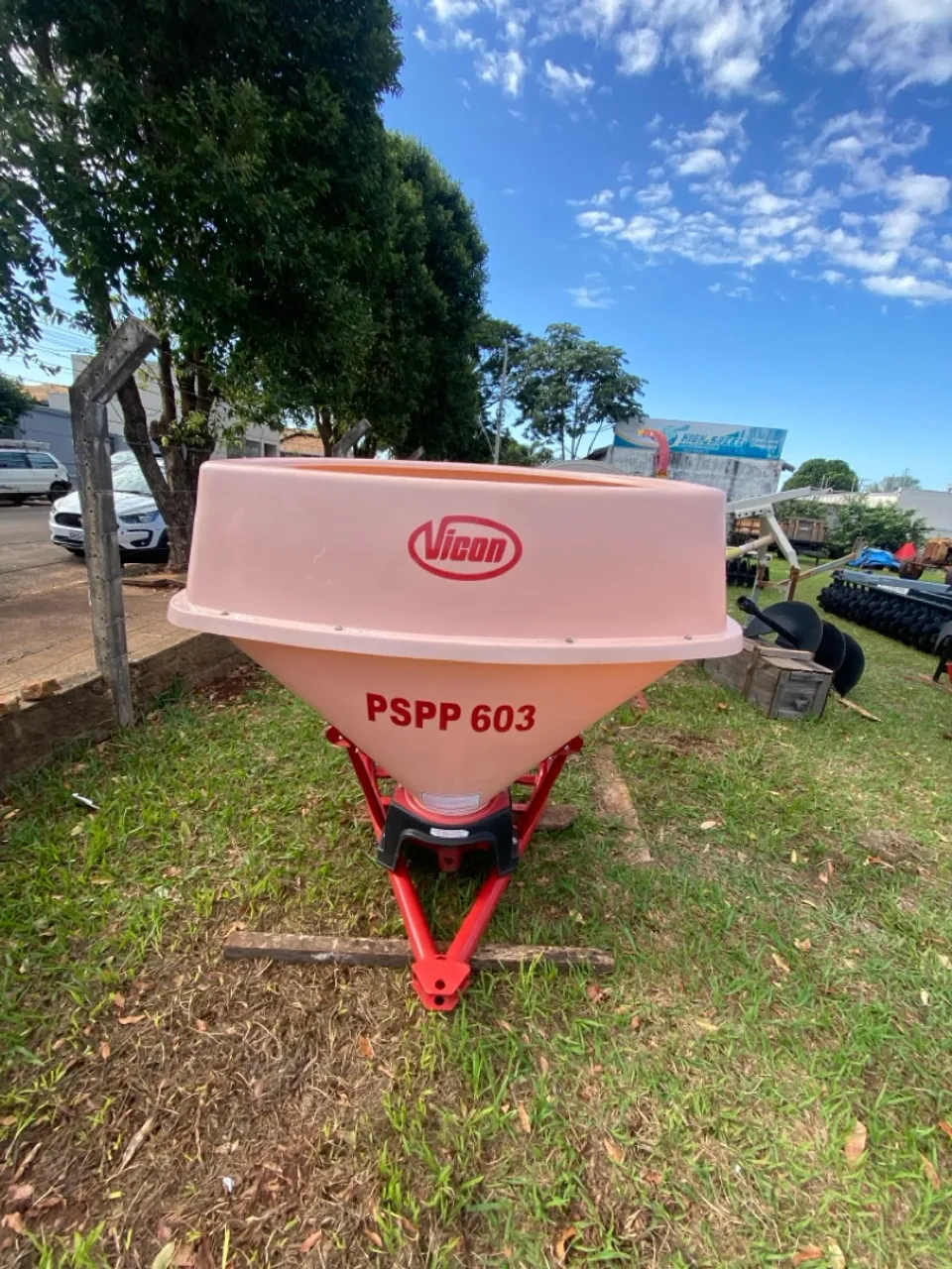 Distribuidor pendular 600lts VICON