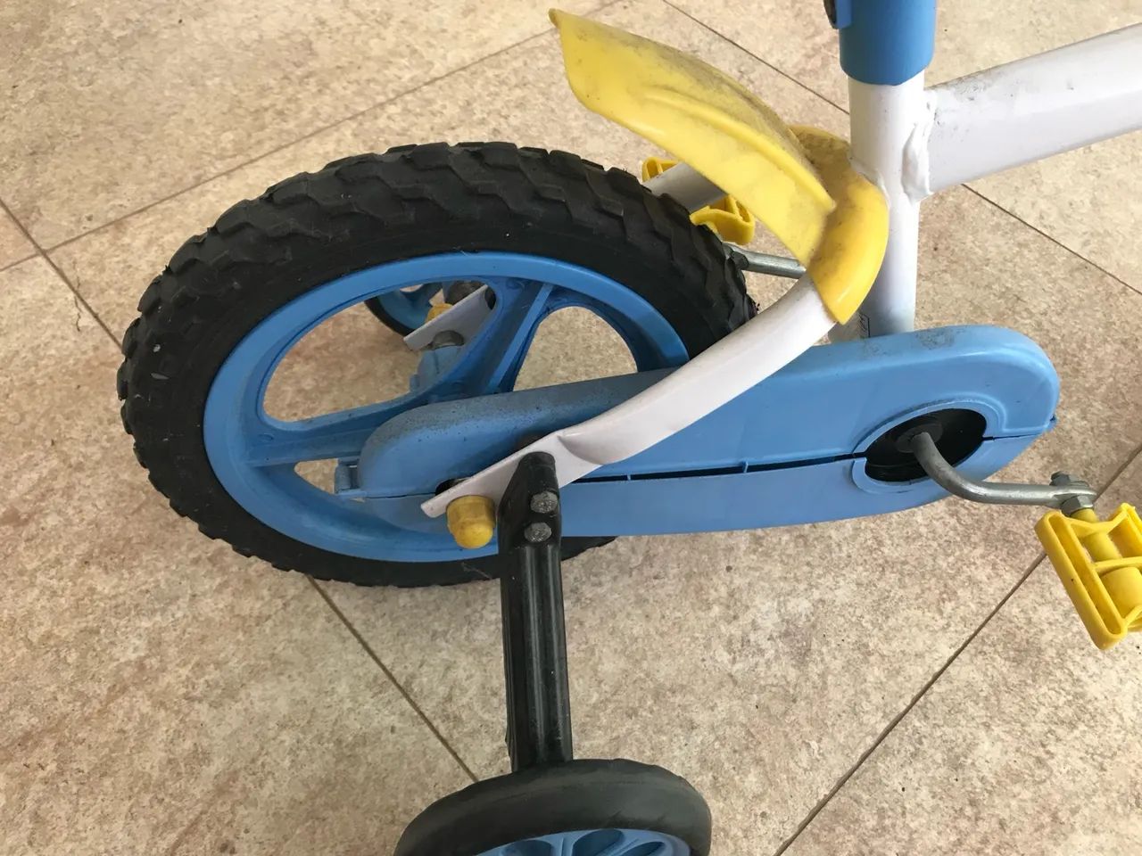 Bicicleta Infantil com Rodinhas - Foto 4