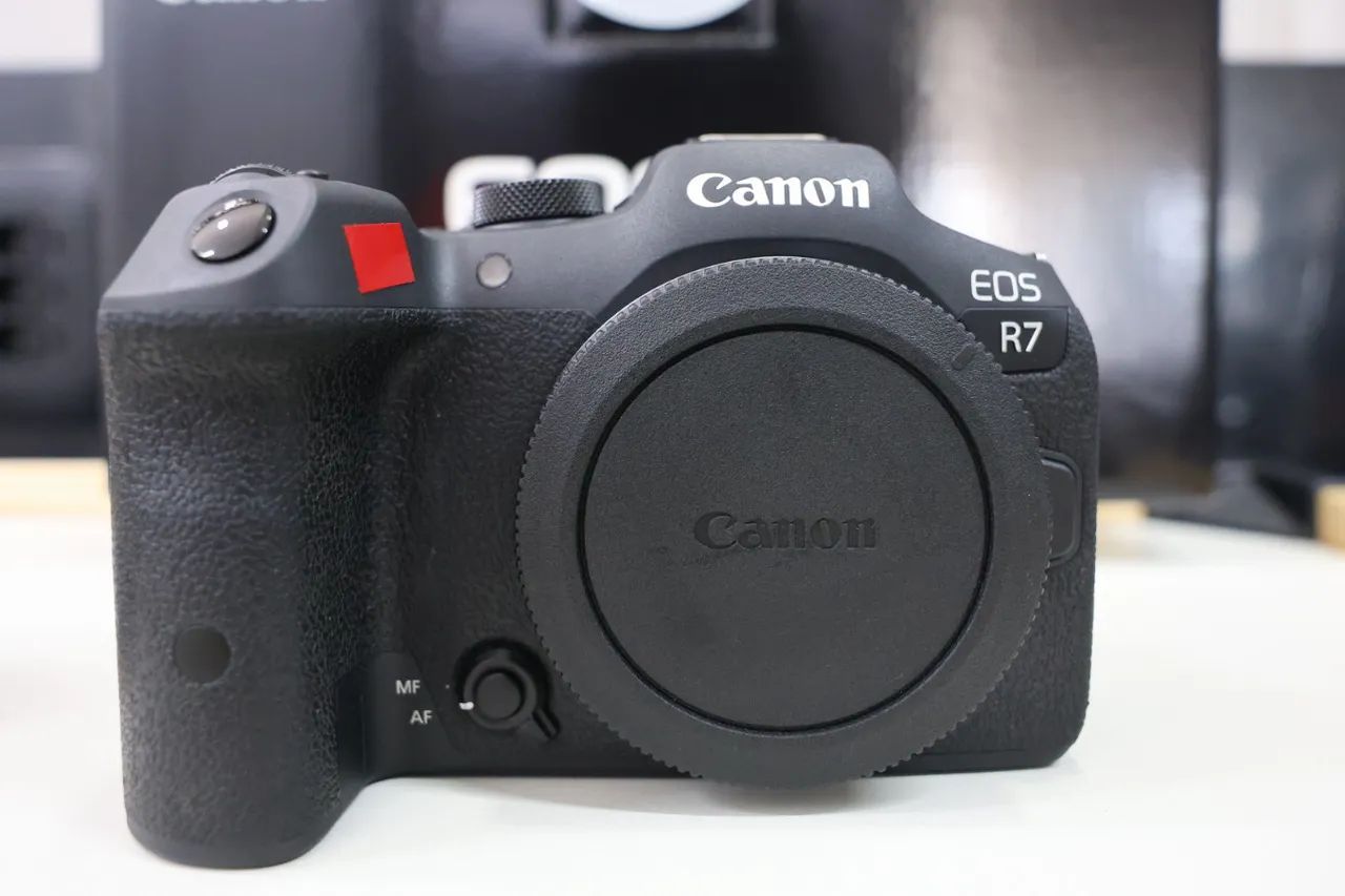 Canon R7 Mirroless