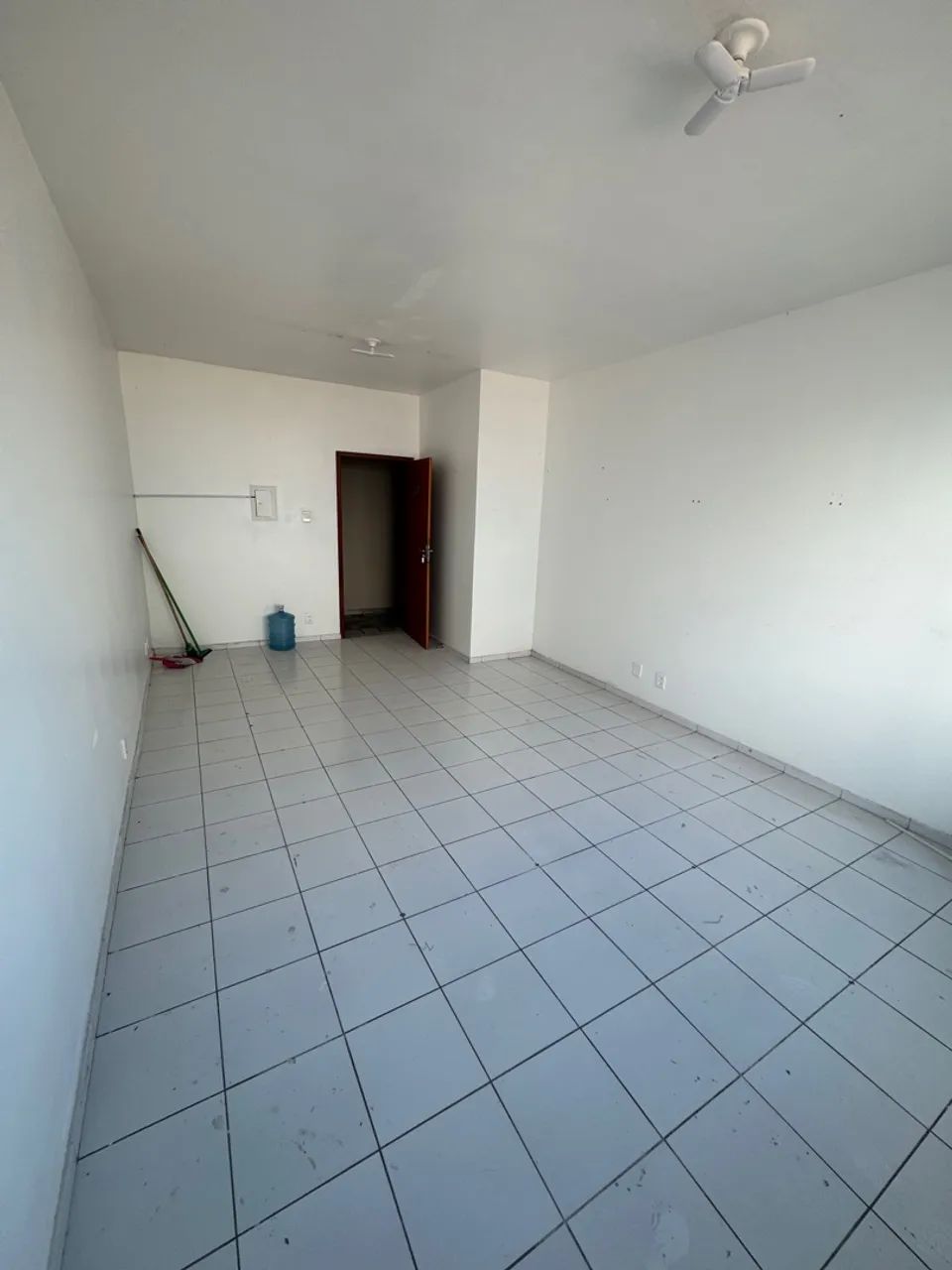 SALA COMERCIAL CENTRO MACAÉ CONDOMÍNIO INCLUSO - Foto 4