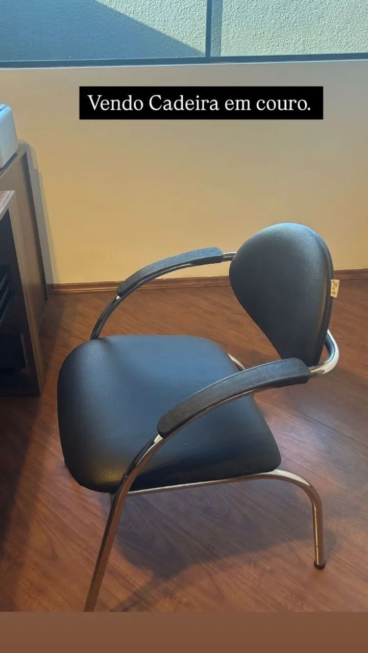 Cadeira de Couro Elegante