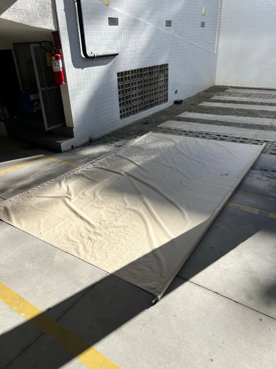 Toldo retrátil em excelentes condições  - Foto 2