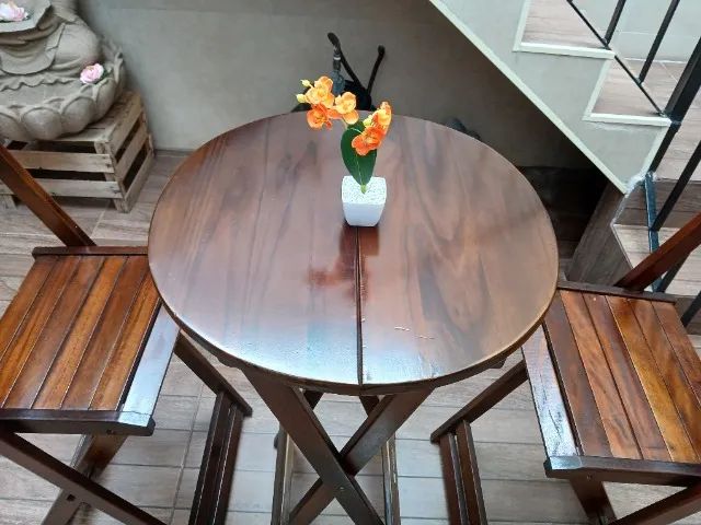 Conjunto de mesa bistrô alta (Tampo em madeira maciça) + banquetas em madeira