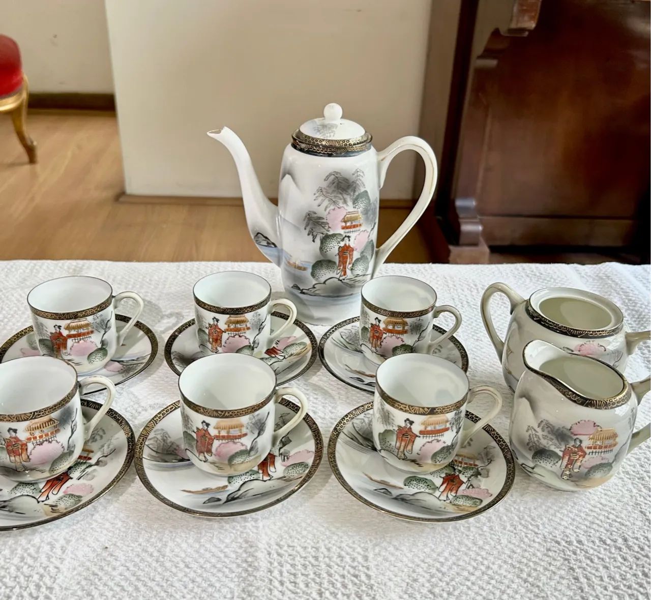 Serviço de Café Oriental Antigo em Porcelana Floral com Detalhes em Ouro - Foto 4