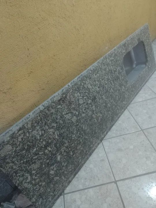 Pia de Granito Usada já com cuba inox.