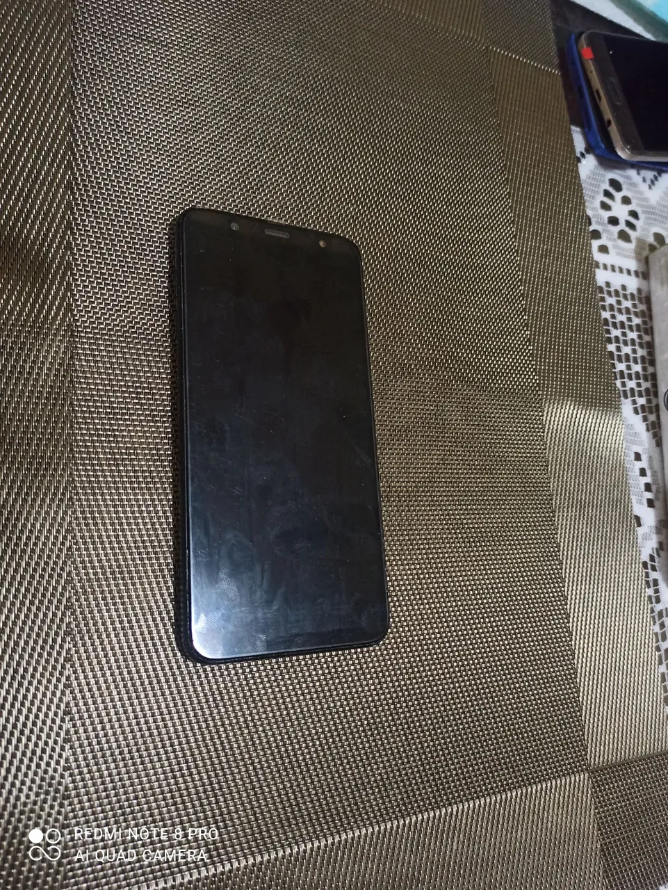 Celular j8