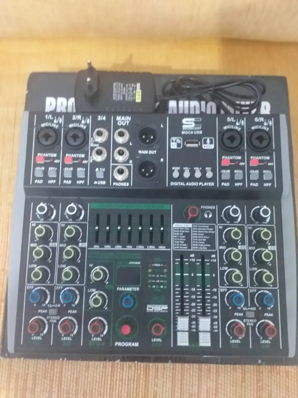 Mesa de Som SOUNDCAST MGC6
