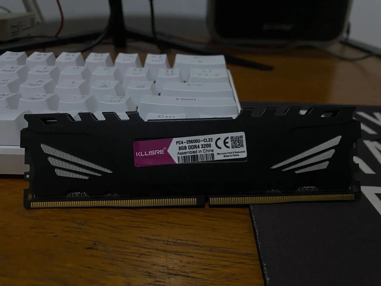 Selling 8GB 3200MHz DDR4 RAM memory64396502582786123