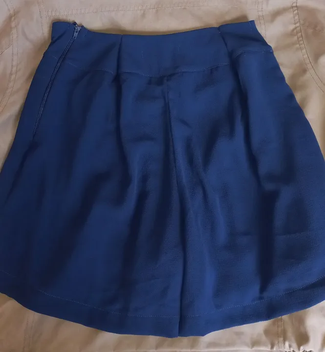 Short social azul e vermelho feminino