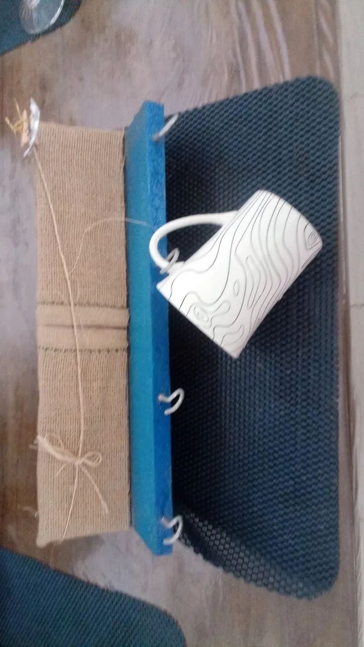 Porta canecas e condimentos 