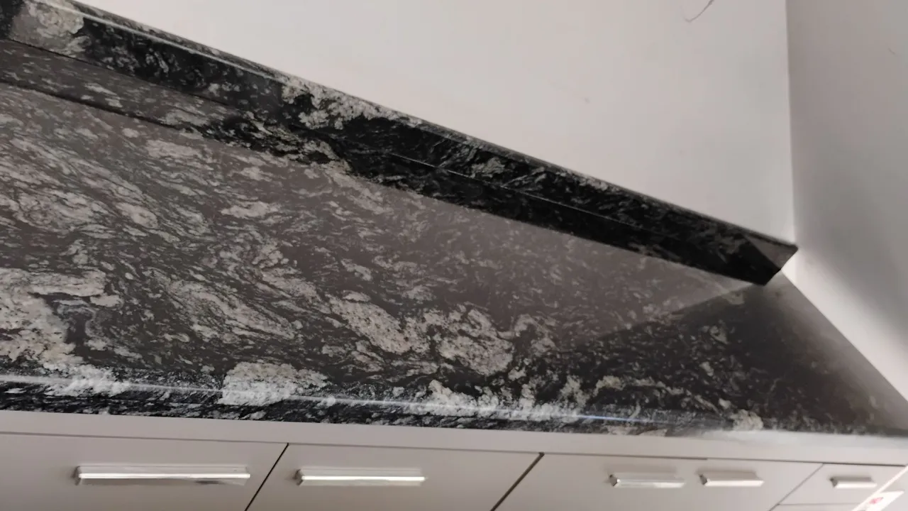 Bancada de Cozinha em Granito Preta indiana 2.00mx55