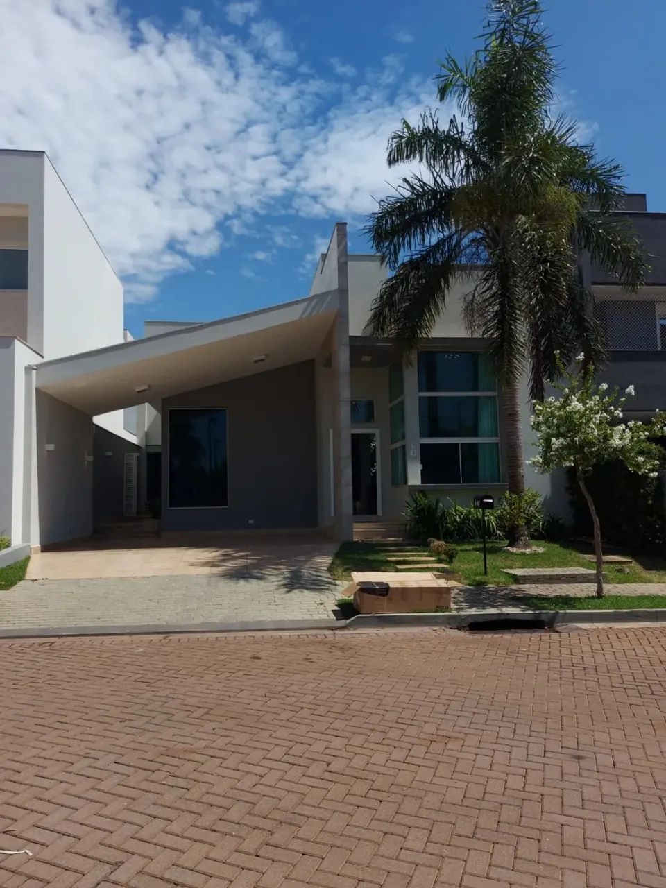Casa de Condomínio para venda com 260m², 2 vagas - Maringá