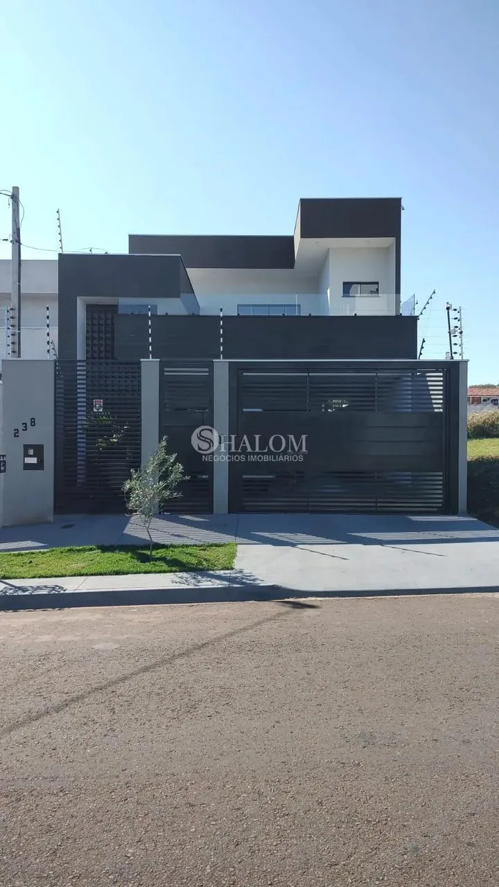 Sobrado à venda em Maringá, Zona 31, com 4 quartos, com 280 m²