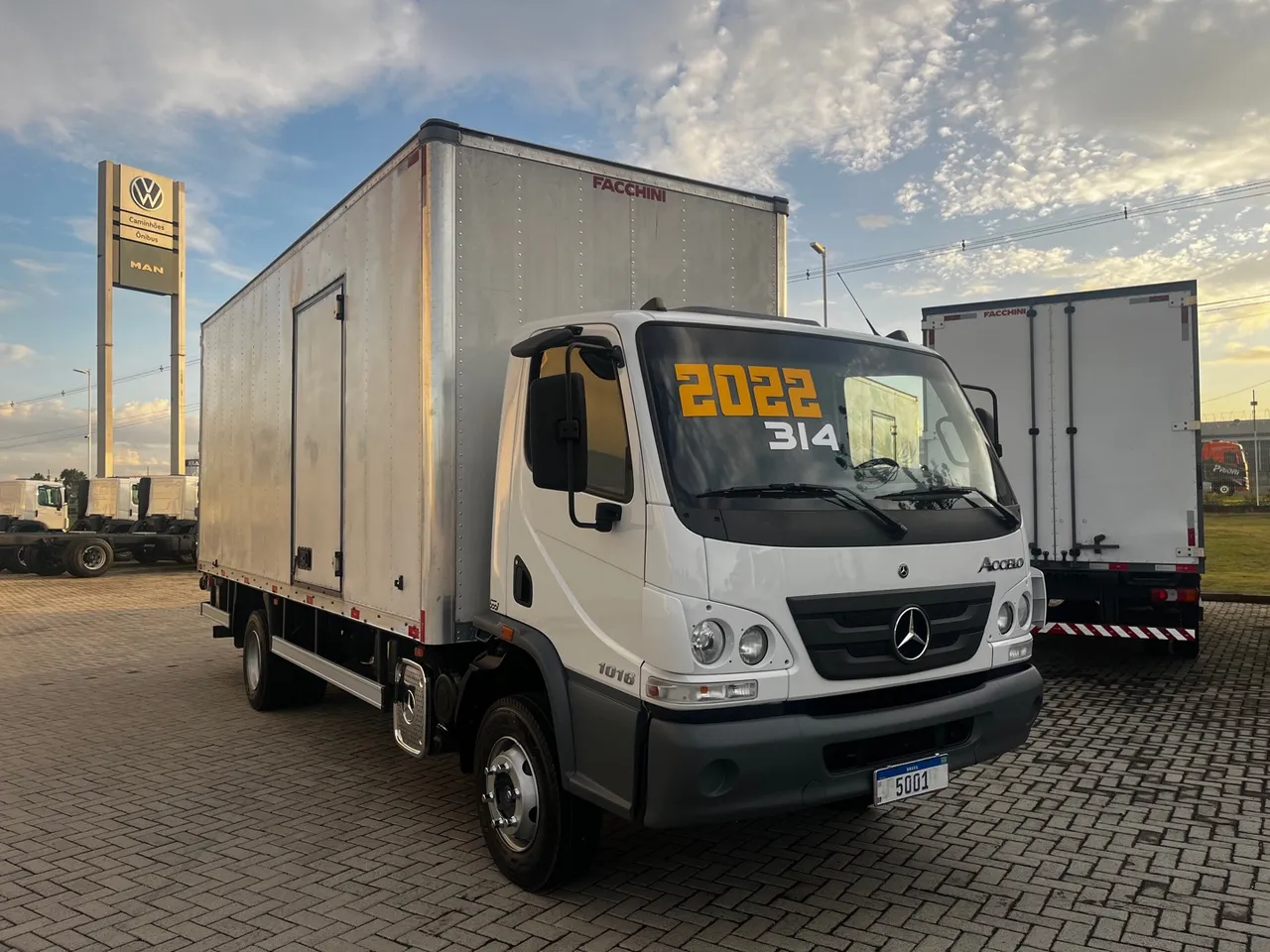 Mercedes-Benz Accelo 1016 Baú 2022