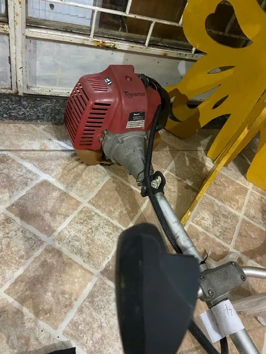 Roçadeira Toyama - Usada - Foto 2