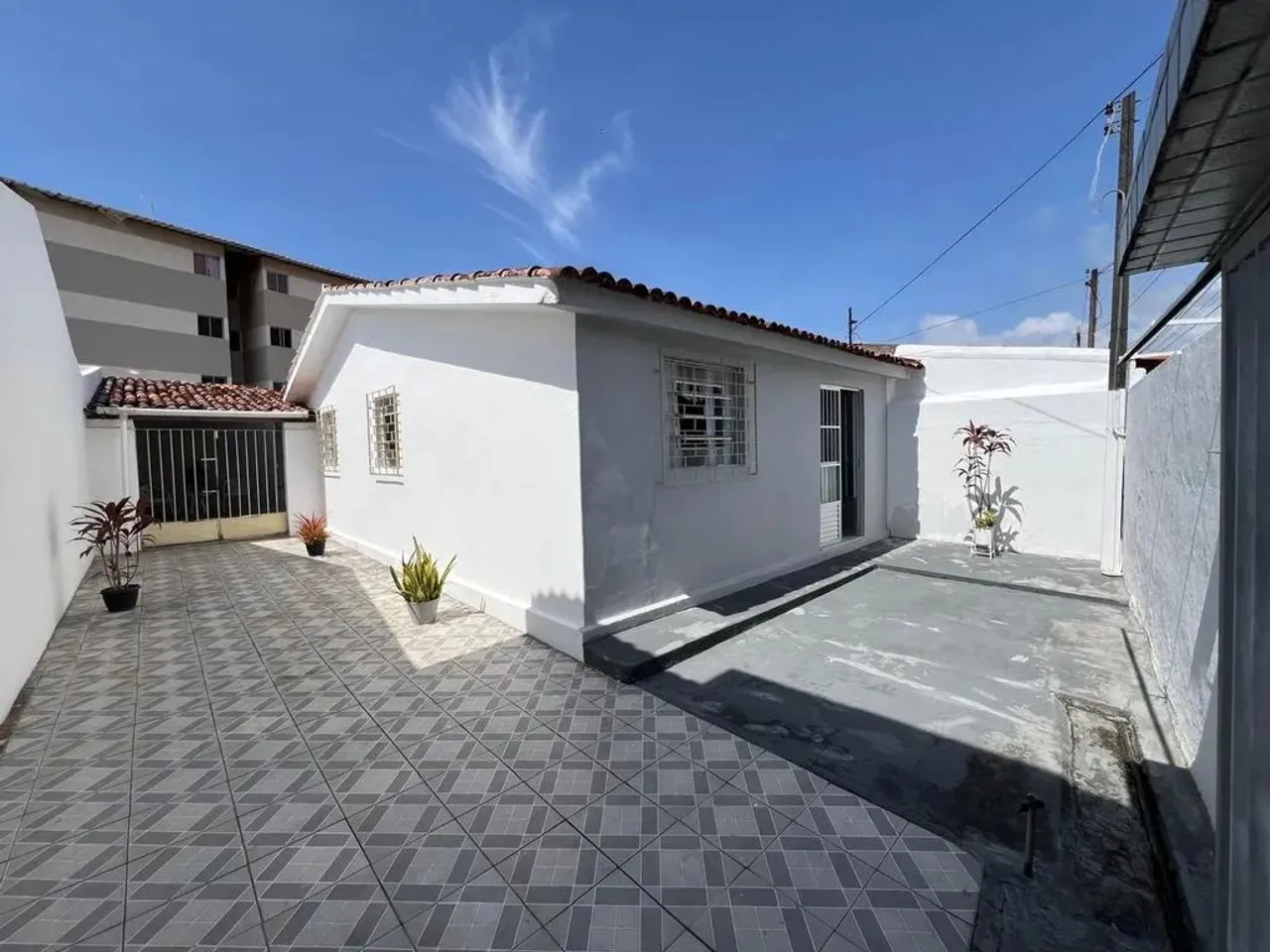 Venda - Casa 3 quartos em rua fechada no Feitosa